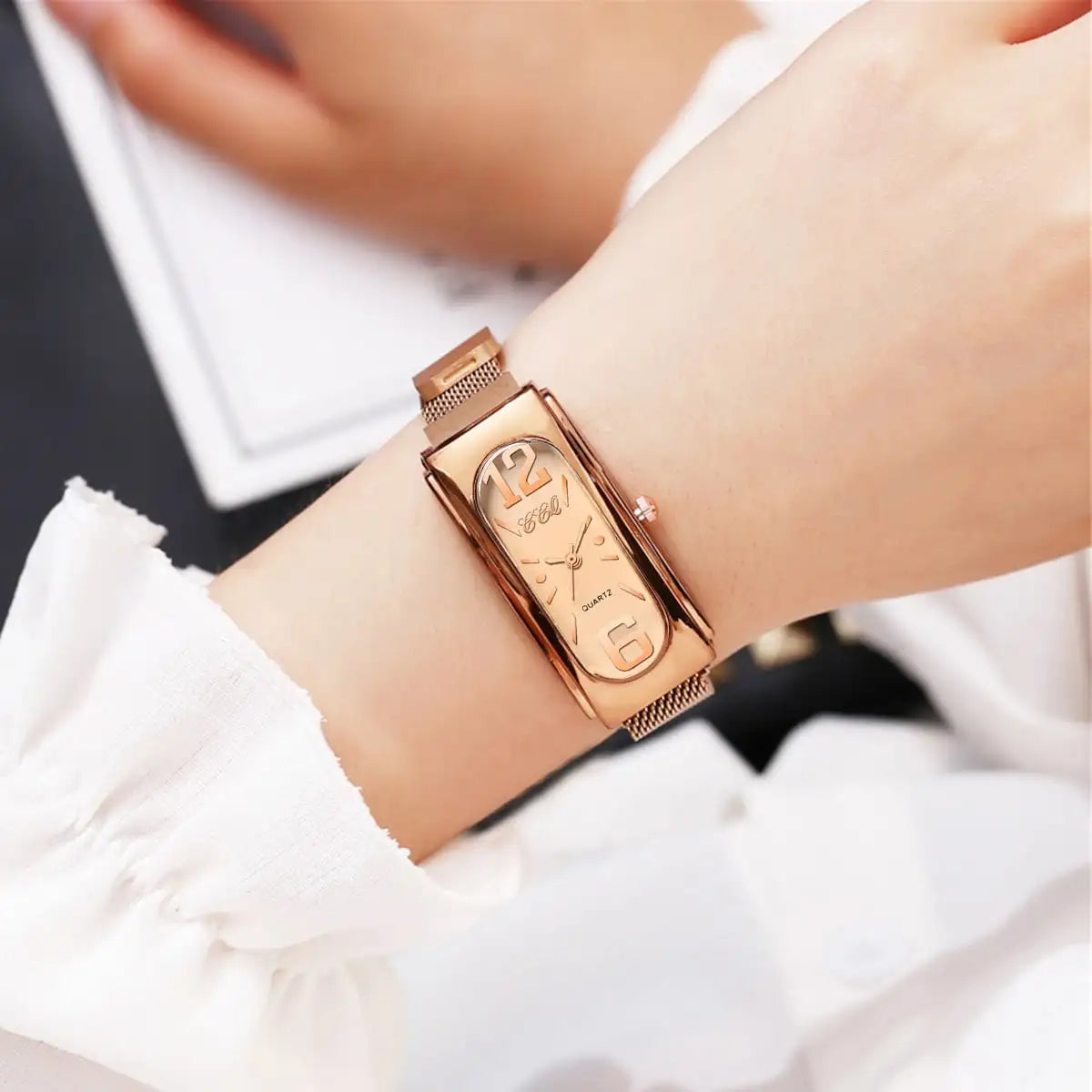 Orologio Donna Moda al Quarzo con Cinturino Maglia Metallica Chiusura Magnetica