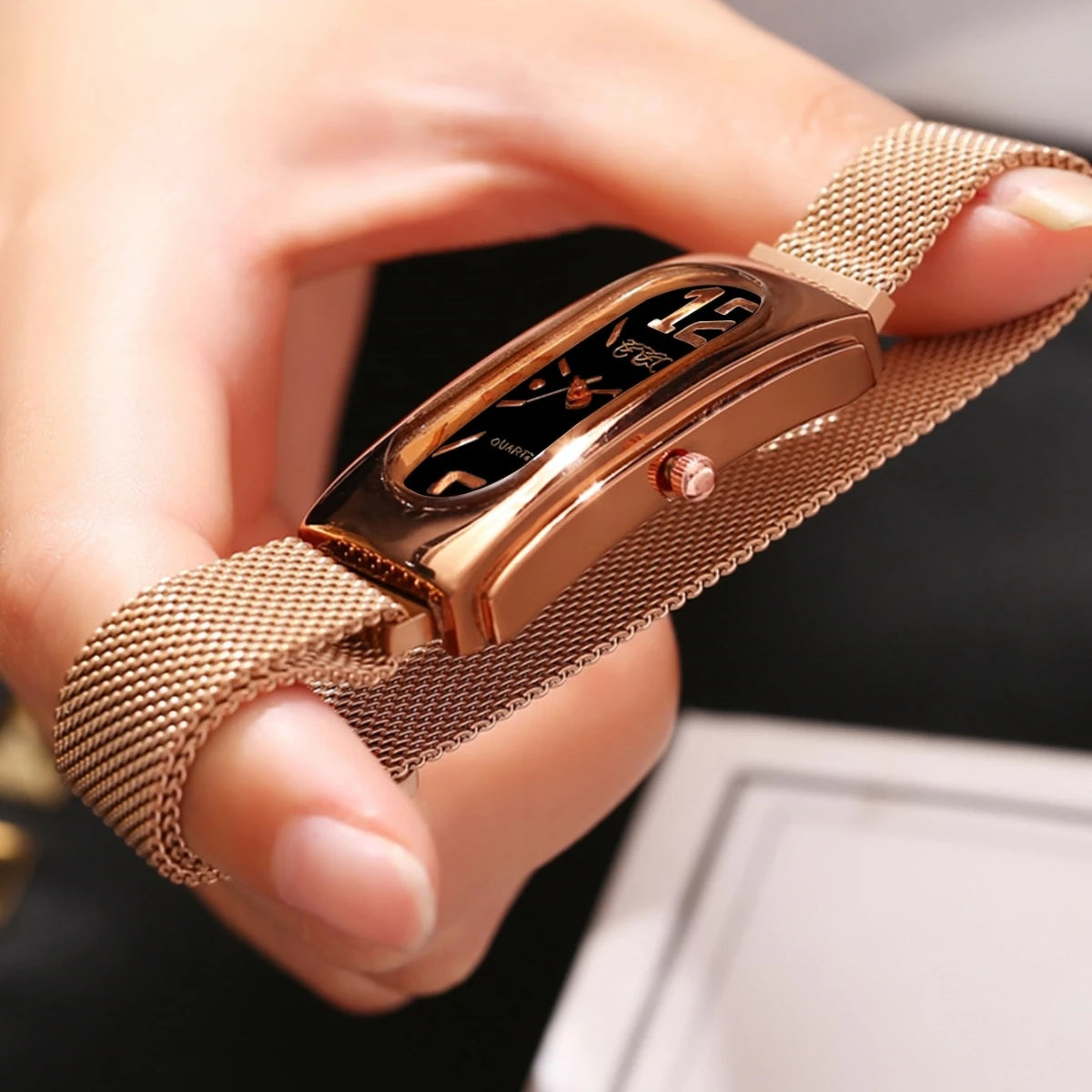 Orologio Donna Moda al Quarzo con Cinturino Maglia Metallica Chiusura Magnetica